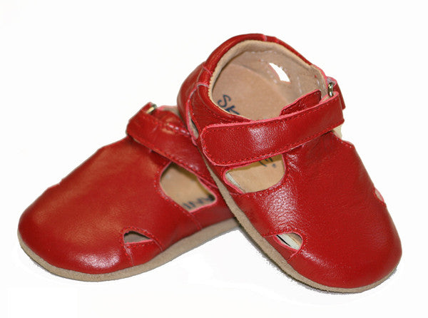 Infant sandals in red